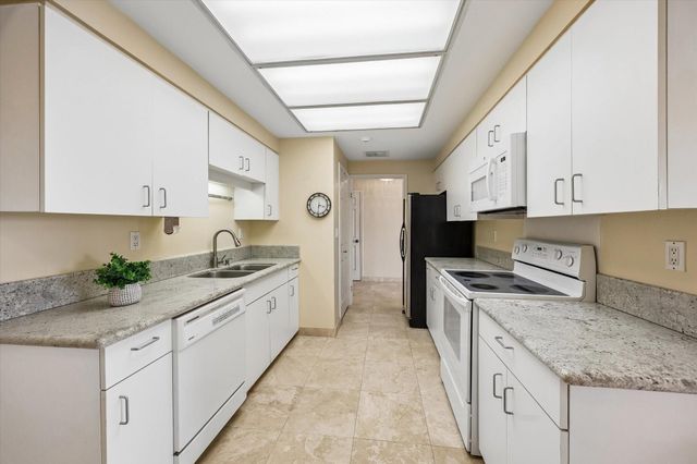 2001 Holcombe Boulevard 1703, Houston, TX 77030