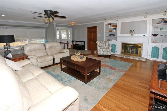 16 Atwater Drive, St Peters, MO 63376