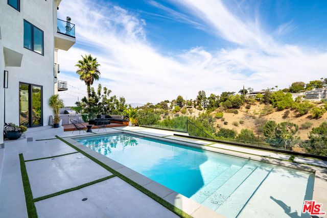3656 Avenida Del Sol, Studio City, CA 91604