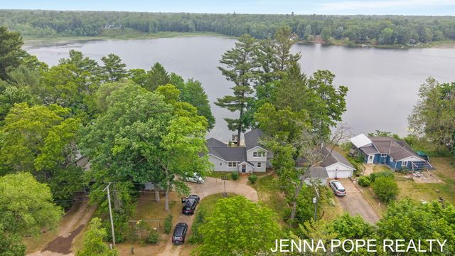 3860 Wilson Beach Road, Twin Lake, MI 49457