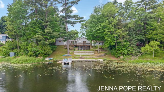 3860 Wilson Beach Road, Twin Lake, MI 49457