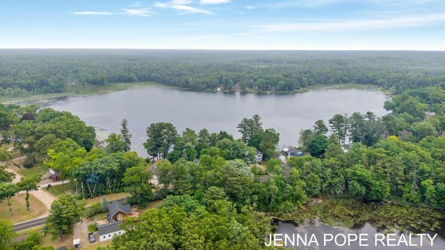 3860 Wilson Beach Road, Twin Lake, MI 49457