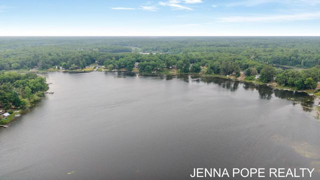 3860 Wilson Beach Road, Twin Lake, MI 49457