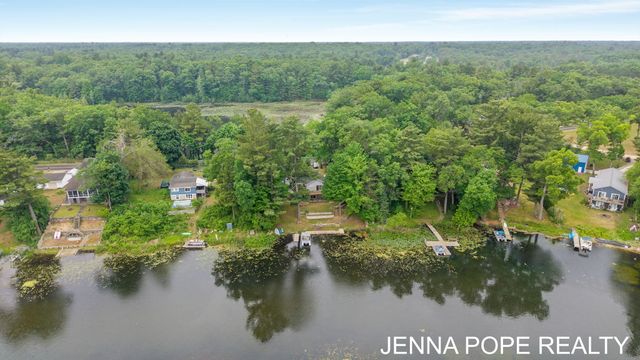 3860 Wilson Beach Road, Twin Lake, MI 49457