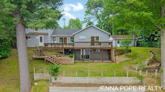 3860 Wilson Beach Road, Twin Lake, MI 49457