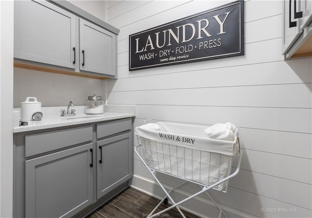 4064 Lakeside Club Drive, College Station, TX 77845