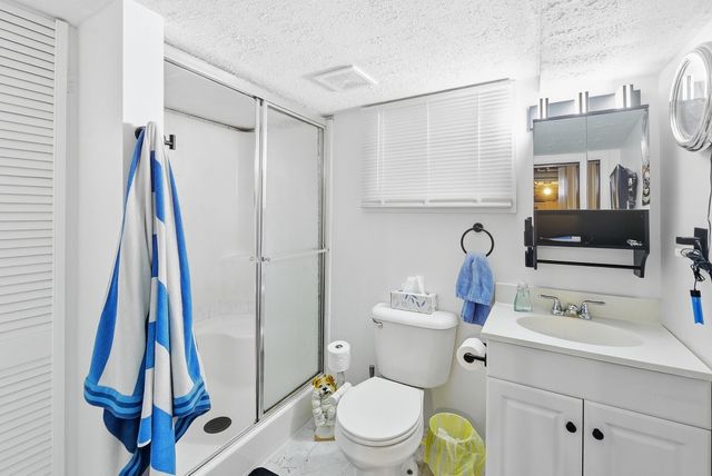 205 S 28TH Street, Council Bluffs, IA 51501