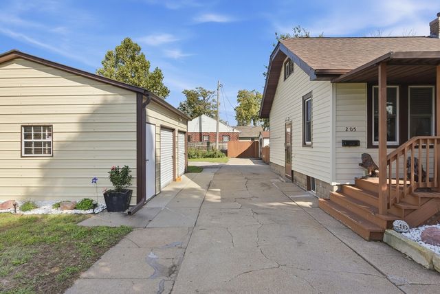 205 S 28TH Street, Council Bluffs, IA 51501