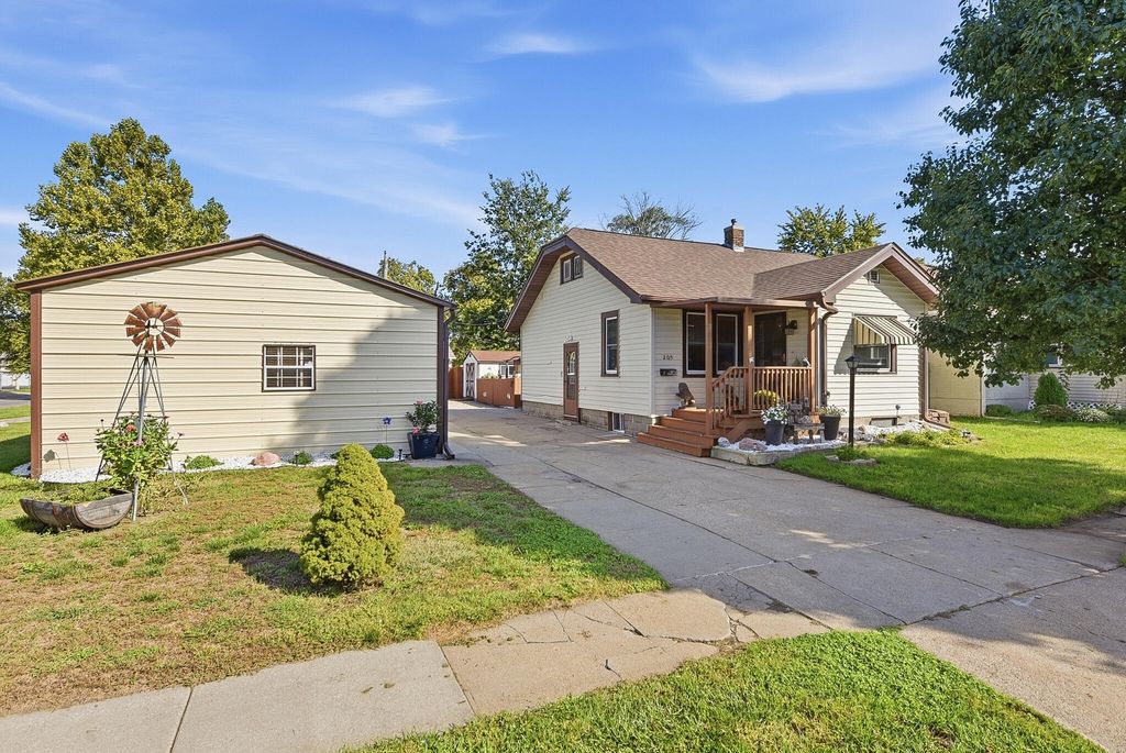 205 S 28TH Street, Council Bluffs, IA 51501