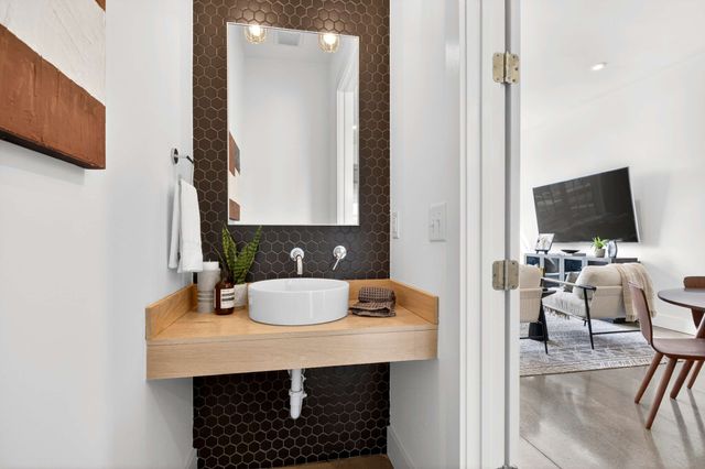 1204 7th Ave, N, Nashville, TN 37208