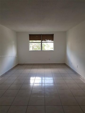 606 W 81st St 314, Hialeah, FL 33014