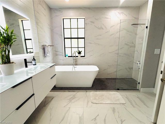 14908 Summit Place CIR 26, Naples, FL 34119