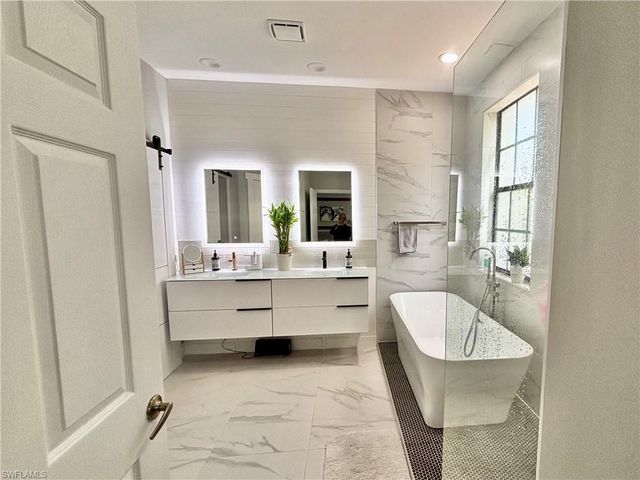 14908 Summit Place CIR 26, Naples, FL 34119