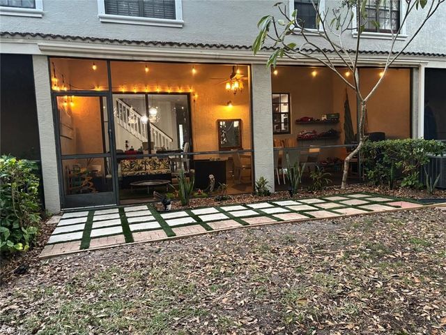 14908 Summit Place CIR 26, Naples, FL 34119