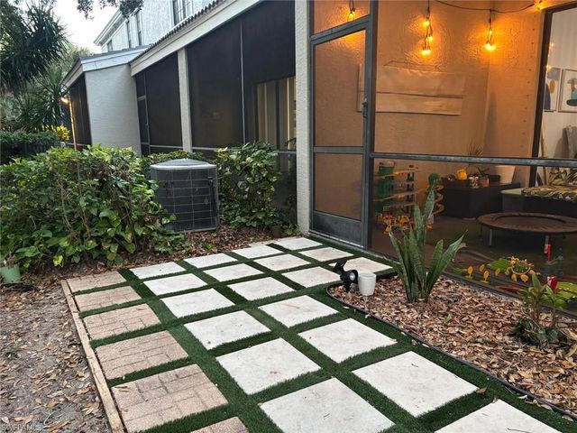 14908 Summit Place CIR 26, Naples, FL 34119