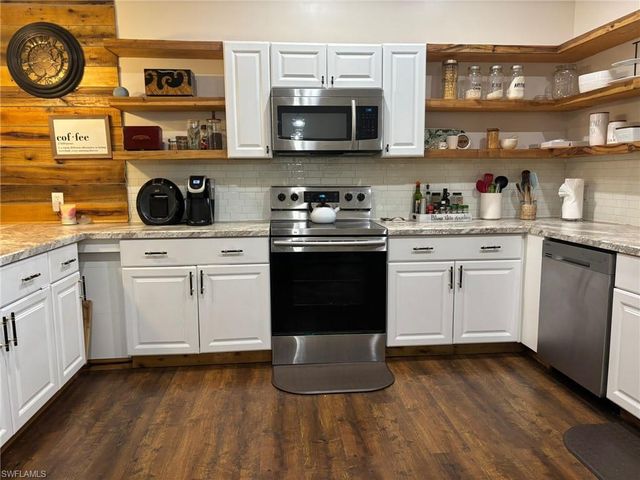 14908 Summit Place CIR 26, Naples, FL 34119