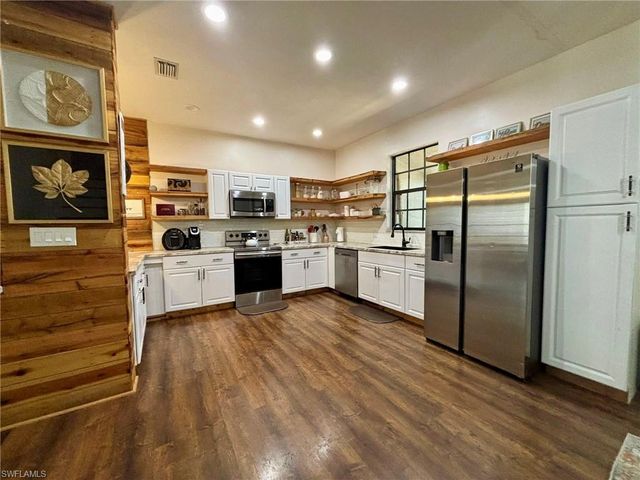 14908 Summit Place CIR 26, Naples, FL 34119