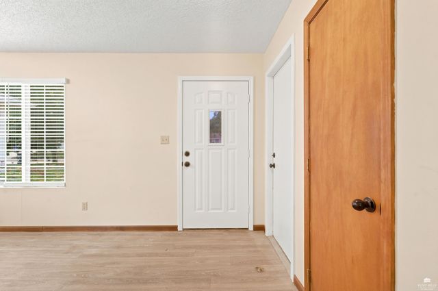 405 Knoxberry Drive, Manhattan, KS 66502