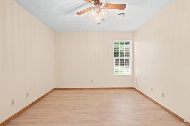 405 Knoxberry Drive, Manhattan, KS 66502