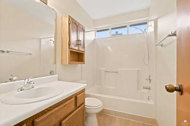405 Knoxberry Drive, Manhattan, KS 66502