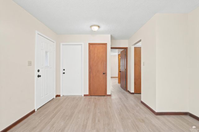405 Knoxberry Drive, Manhattan, KS 66502