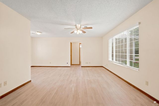 405 Knoxberry Drive, Manhattan, KS 66502