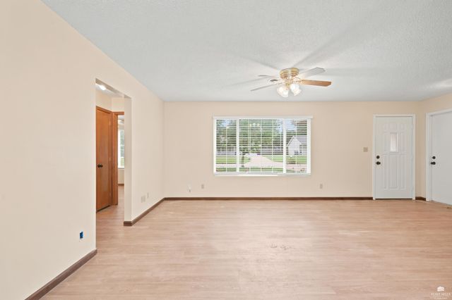 405 Knoxberry Drive, Manhattan, KS 66502