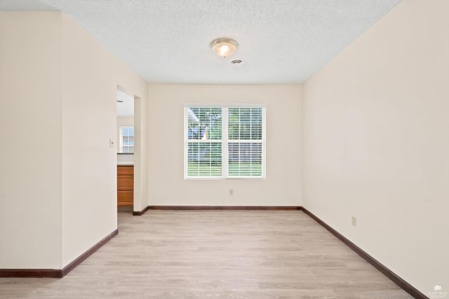 405 Knoxberry Drive, Manhattan, KS 66502