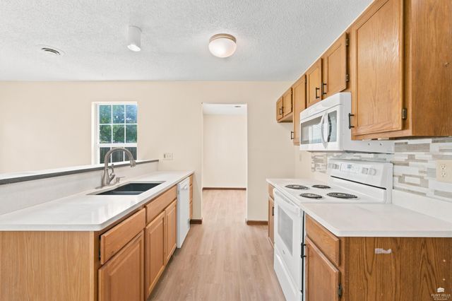 405 Knoxberry Drive, Manhattan, KS 66502