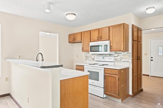 405 Knoxberry Drive, Manhattan, KS 66502