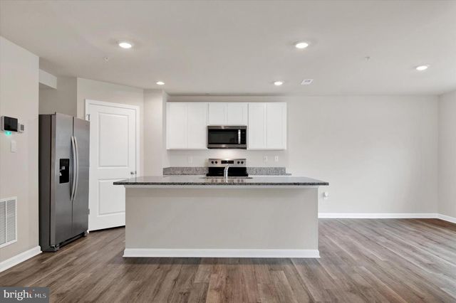 166 CHARMING FOREST AVE, La Plata, MD 20646