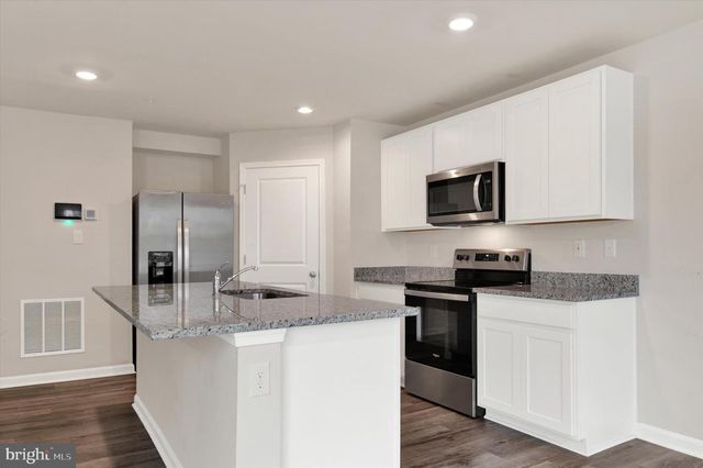 166 CHARMING FOREST AVE, La Plata, MD 20646