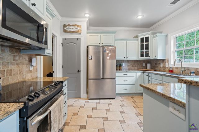 412 Arlington Falls Court, Bonaire, GA 31005