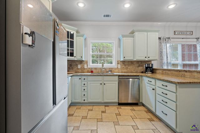 412 Arlington Falls Court, Bonaire, GA 31005