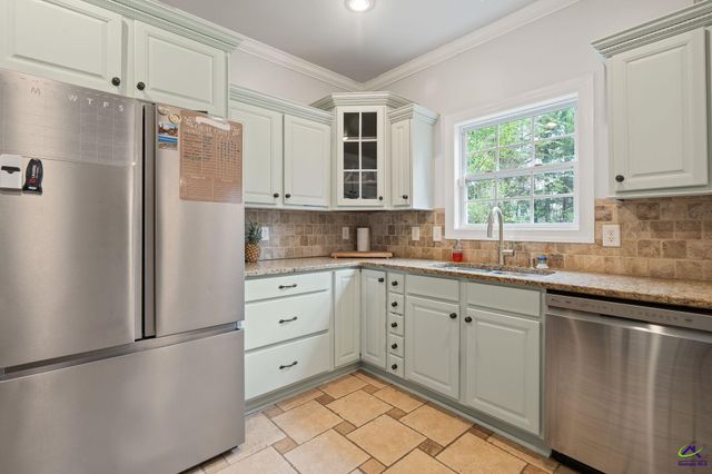 412 Arlington Falls Court, Bonaire, GA 31005