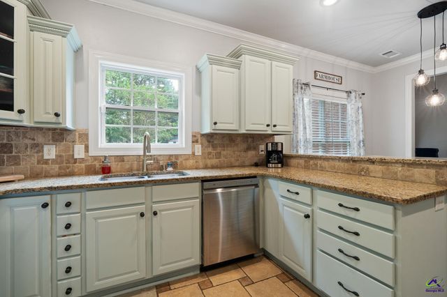 412 Arlington Falls Court, Bonaire, GA 31005