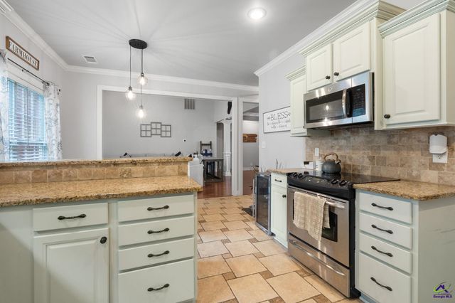 412 Arlington Falls Court, Bonaire, GA 31005