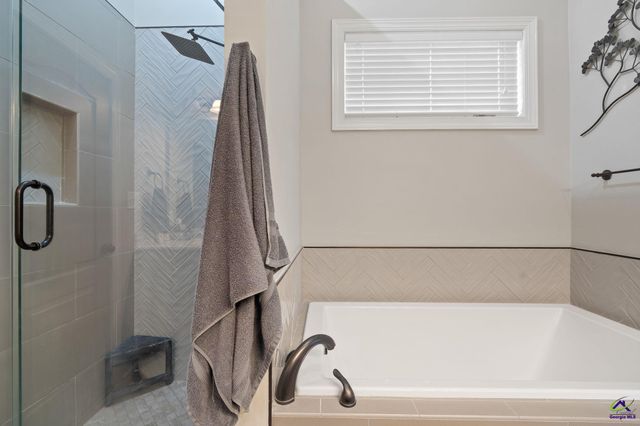 412 Arlington Falls Court, Bonaire, GA 31005