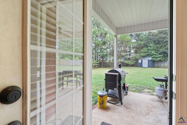 412 Arlington Falls Court, Bonaire, GA 31005