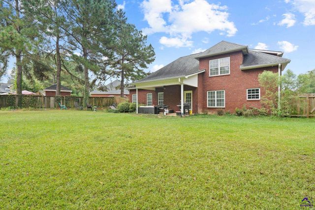 412 Arlington Falls Court, Bonaire, GA 31005