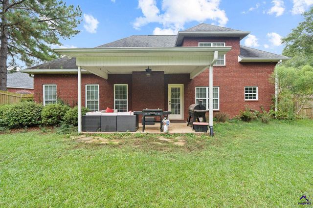 412 Arlington Falls Court, Bonaire, GA 31005