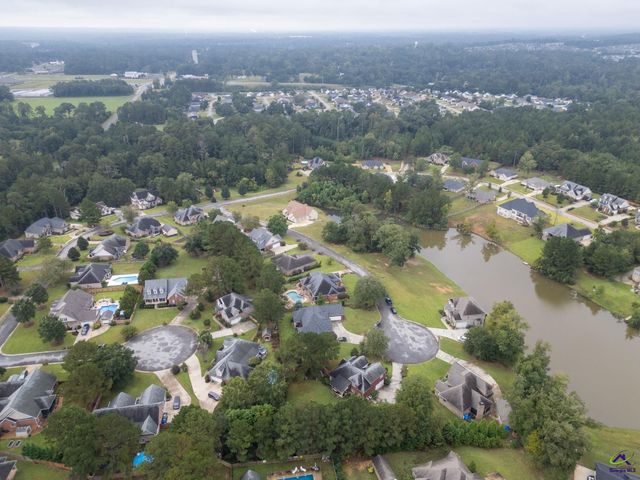 412 Arlington Falls Court, Bonaire, GA 31005