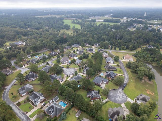 412 Arlington Falls Court, Bonaire, GA 31005