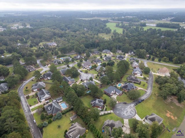 412 Arlington Falls Court, Bonaire, GA 31005