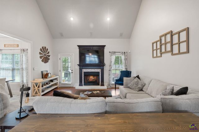 412 Arlington Falls Court, Bonaire, GA 31005