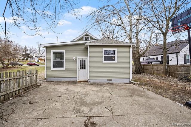 507 N Walnut Street, Fenton, MI 48430