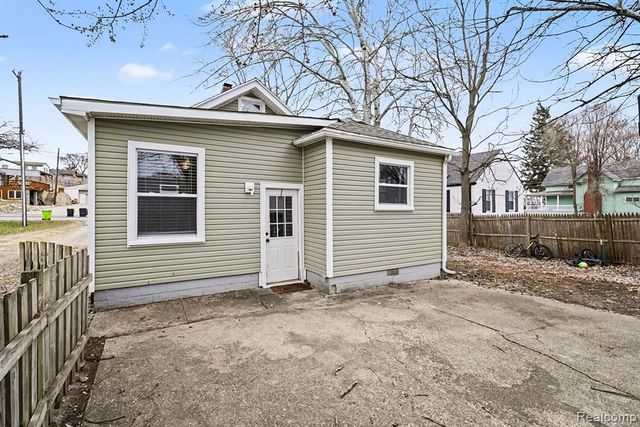 507 N Walnut Street, Fenton, MI 48430