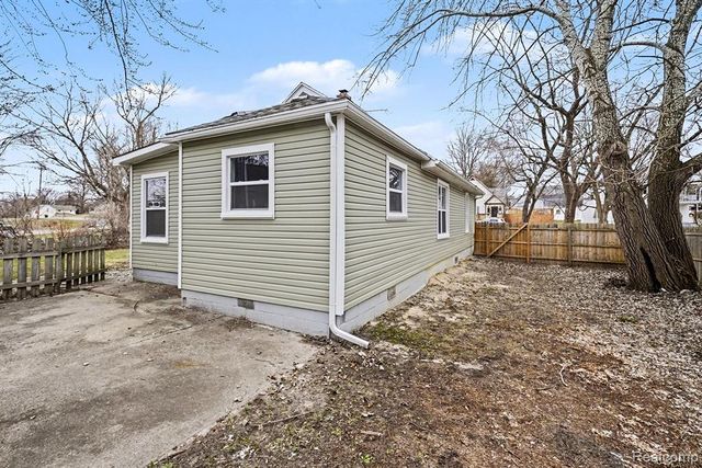 507 N Walnut Street, Fenton, MI 48430