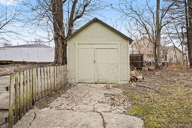 507 N Walnut Street, Fenton, MI 48430