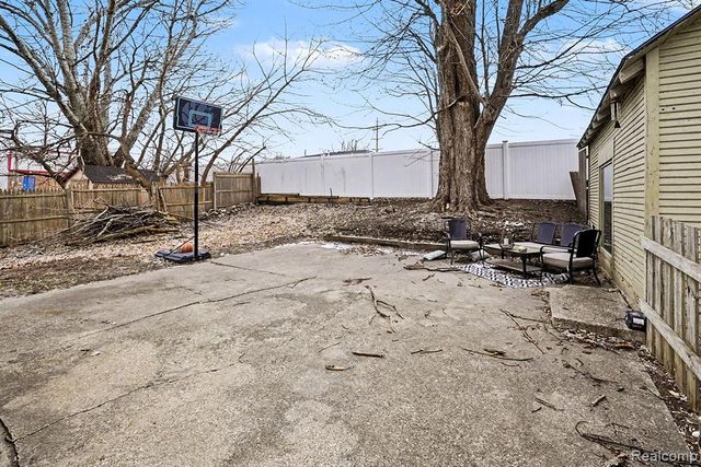 507 N Walnut Street, Fenton, MI 48430